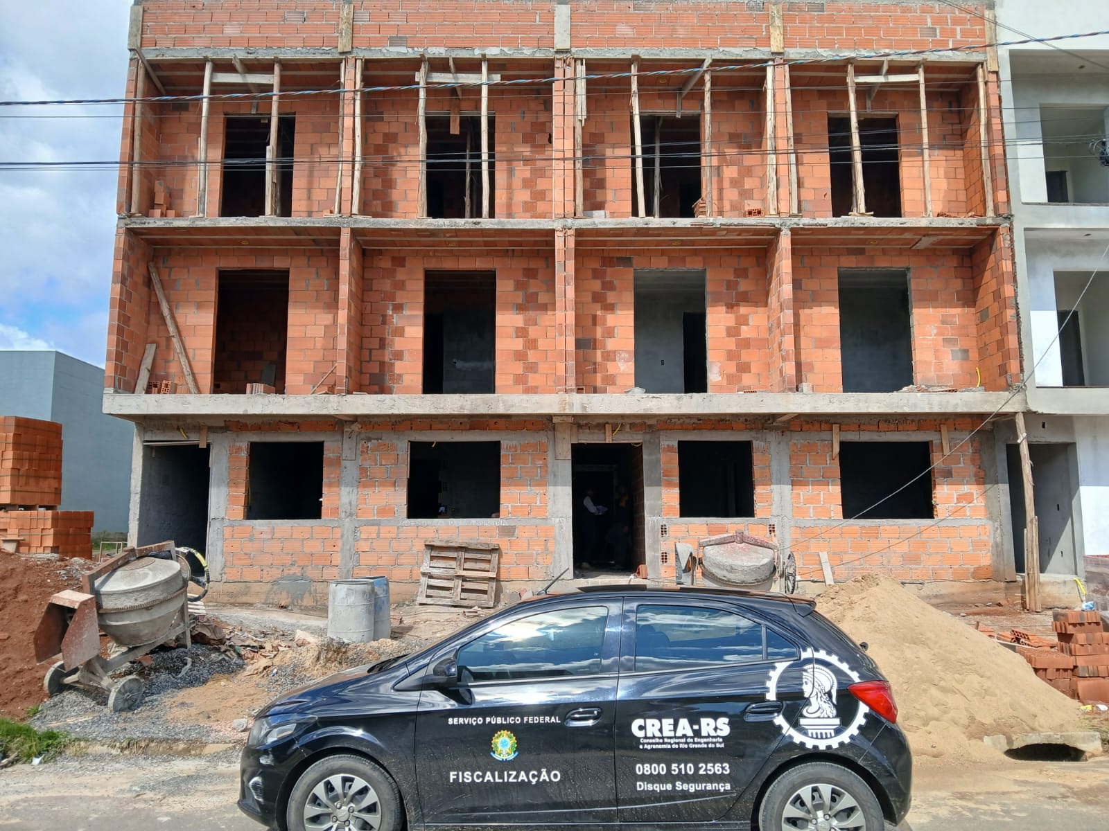 A fiscalização visa garantir a presença de profissional legalmente habilitado